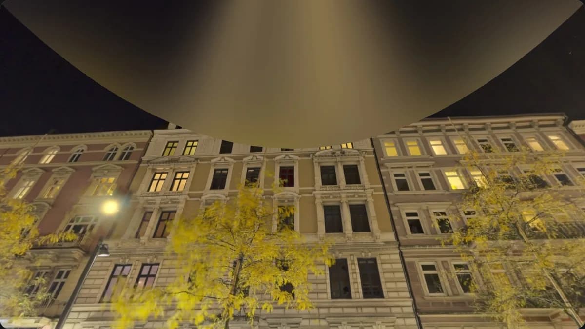 The 360 viewer tilted upward, showing blurred padding above the real buildings